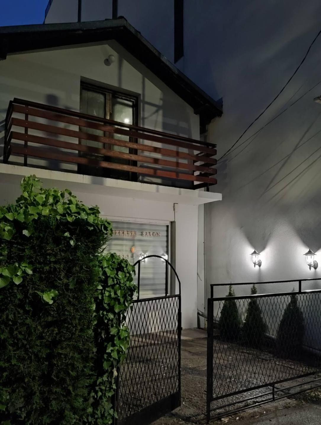 Kum Apartment Ниш Экстерьер фото